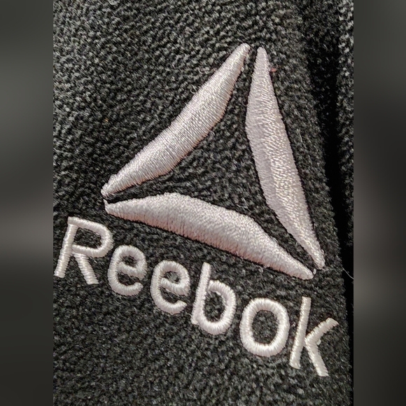 🌟 Reebok Black Quarter-Zip Fleece Pull Over - Picture 3 of 6
